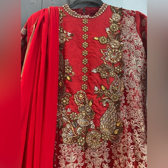 Elegant Red and Gold Embroidered Dress with Dupatta - Picture 3 of 8
